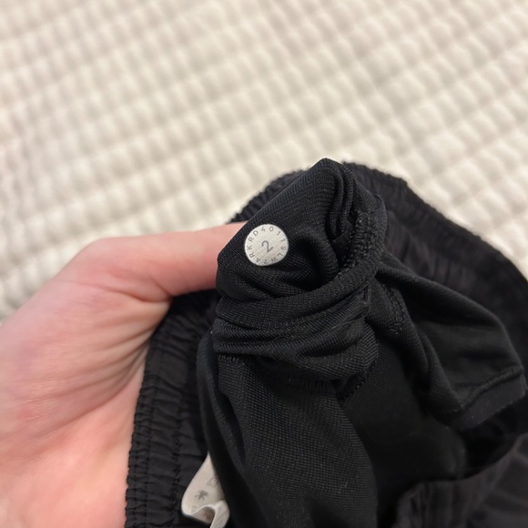 lululemon low rise hotty hot shorts - Picture 4 of 4